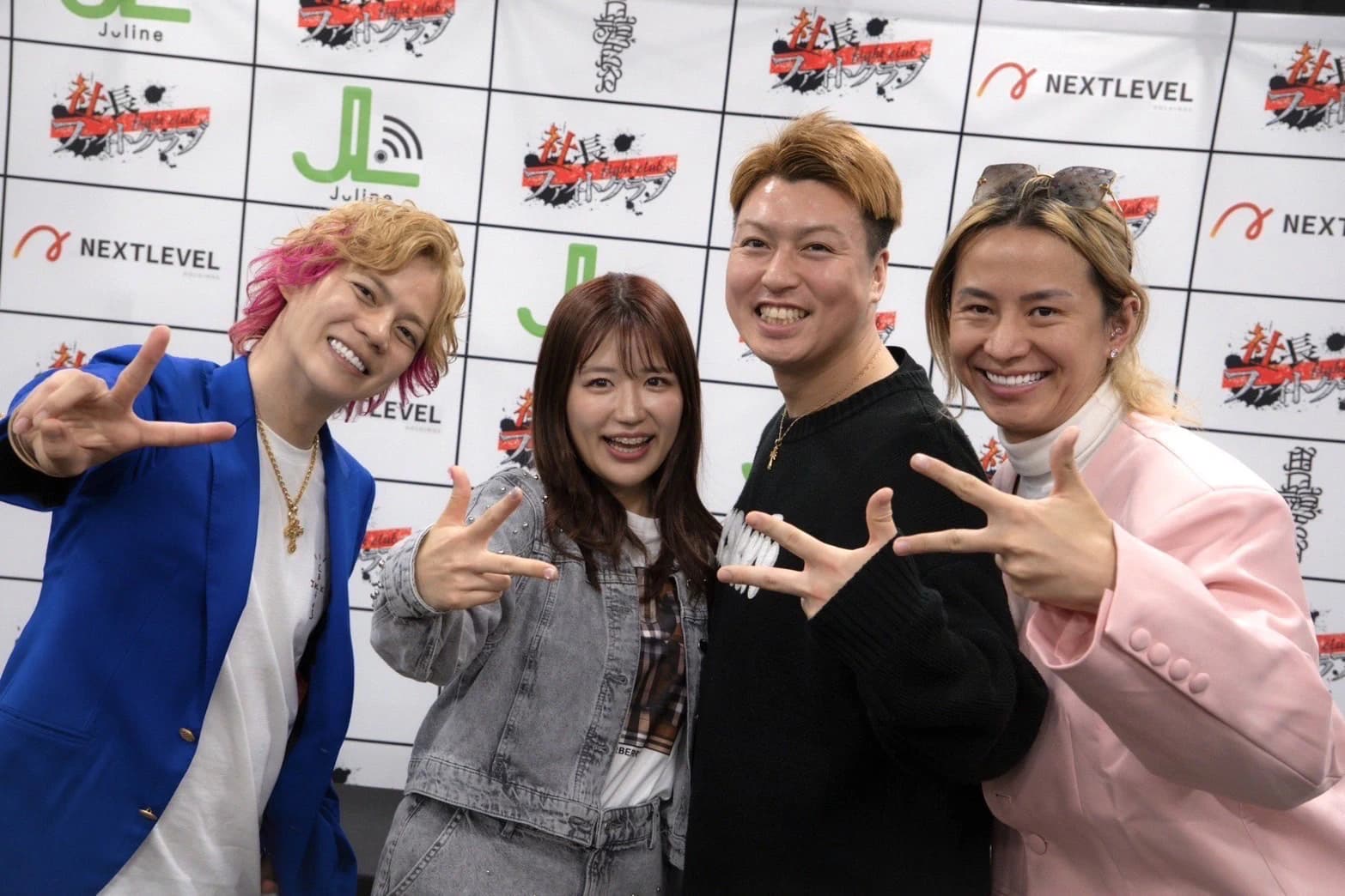 京極琉氏と破天荒夫婦による美容ブランドMIAVIEの集合写真